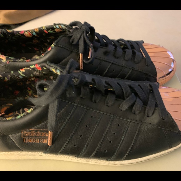 adidas superstar toe metal